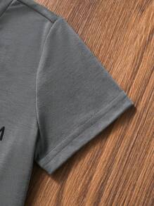 SHEIN 2 件套：短袖 T 恤和裤子，印有“Young Boy”字母 - 彩色 - 查看 3