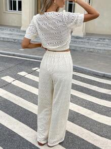 SHEIN Frenchy 2 件套女士休闲泡泡袖扭纹前开襟全蕾丝上衣和裤子 Old Money 女士夏季服装度假服装女士春季服装度假服装女士休闲套装女士波西米亚风度假两件套 - 杏色 - 查看 2
