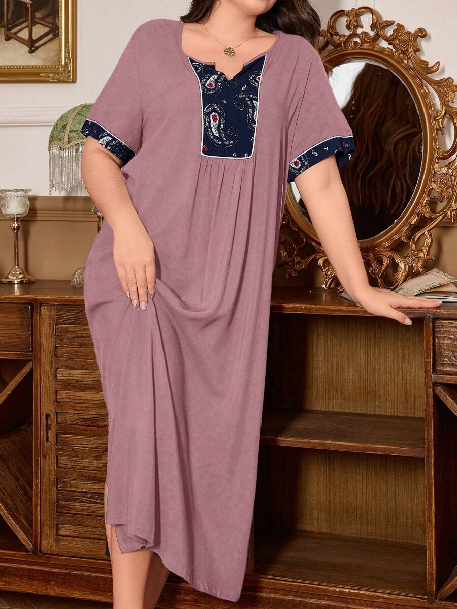 SHEIN 佩斯利复古印花拼布简约优雅舒适柔软机织面料大码休闲中长睡袍，粉色，Moo Moo - 粉色 - 查看 1