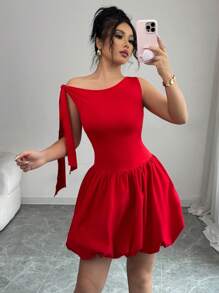 Chiquease 不对称肩部修身上衣和褶皱泡泡袖迷你连衣裙套装，春夏时尚装扮