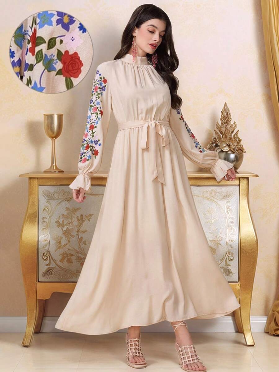 Al Najma 保守风格花卉刺绣女式超长连衣裙 - 杏色 - 查看 1