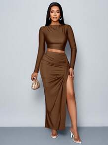 SOLERSUN 女士两件套纯色优雅休闲简约不对称领长袖 T 恤和修身褶皱侧开衩长裙两件套 - 棕色 - 查看 3