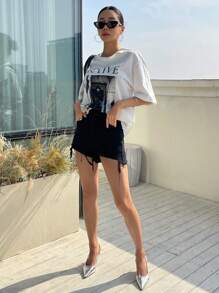 DAZY Áo thun hở vai họa tiết hình và chữ cỡ lớn thời trang Preppy - trắng - Xem 7