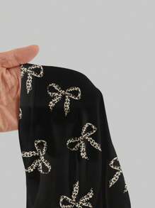 SHEIN EZwear Set 2 Potong Kamisol Renda & Celana Pendek untuk Wanita - Motif Pita Leopard Beige di Latar Belakang Hitam - MultiWarna - View 9