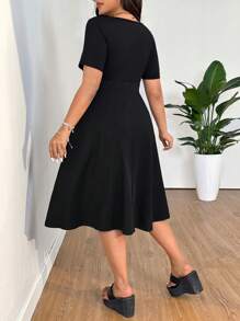 SHEIN EZwear Vestido casual largo con bolsillo y cuello en V para talla grande