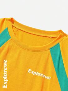 2 件套男童撞色块字母印花连帽衫 T 恤和短裤运动套装，适合运动、户外活动、夏季