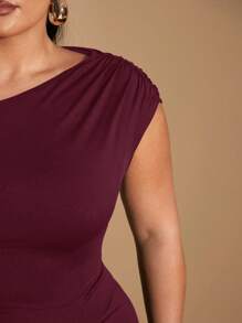 SHEIN PETITE CURVE Plus Size Women's Elegant Date Party Black Stretch Knit Comfort Gathered Details Draped Dress Asymmetric Hem Slit Midi Dress, Suitable For People Of Shorter Stature - Burgundy - View 6