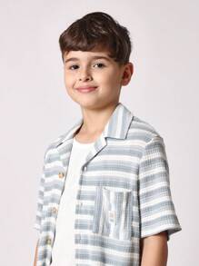 SUMWON Camisa de punto de textura acanalada con botones y patrón de rayas retro casual para uso en vacaciones de verano, de manga corta y con cuello, ideal para usar en resorts