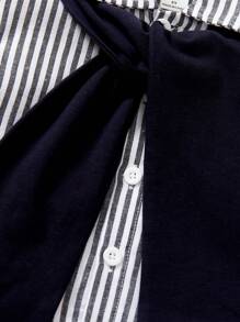 SHEIN مجموعة بلوزة كاجوال كم طويل مخطط باللون الأبيض والأزرق مع وشاح محبوك أزرق لللأولاد ، مناسبة للخريف والربيع، ملابس كاجوال