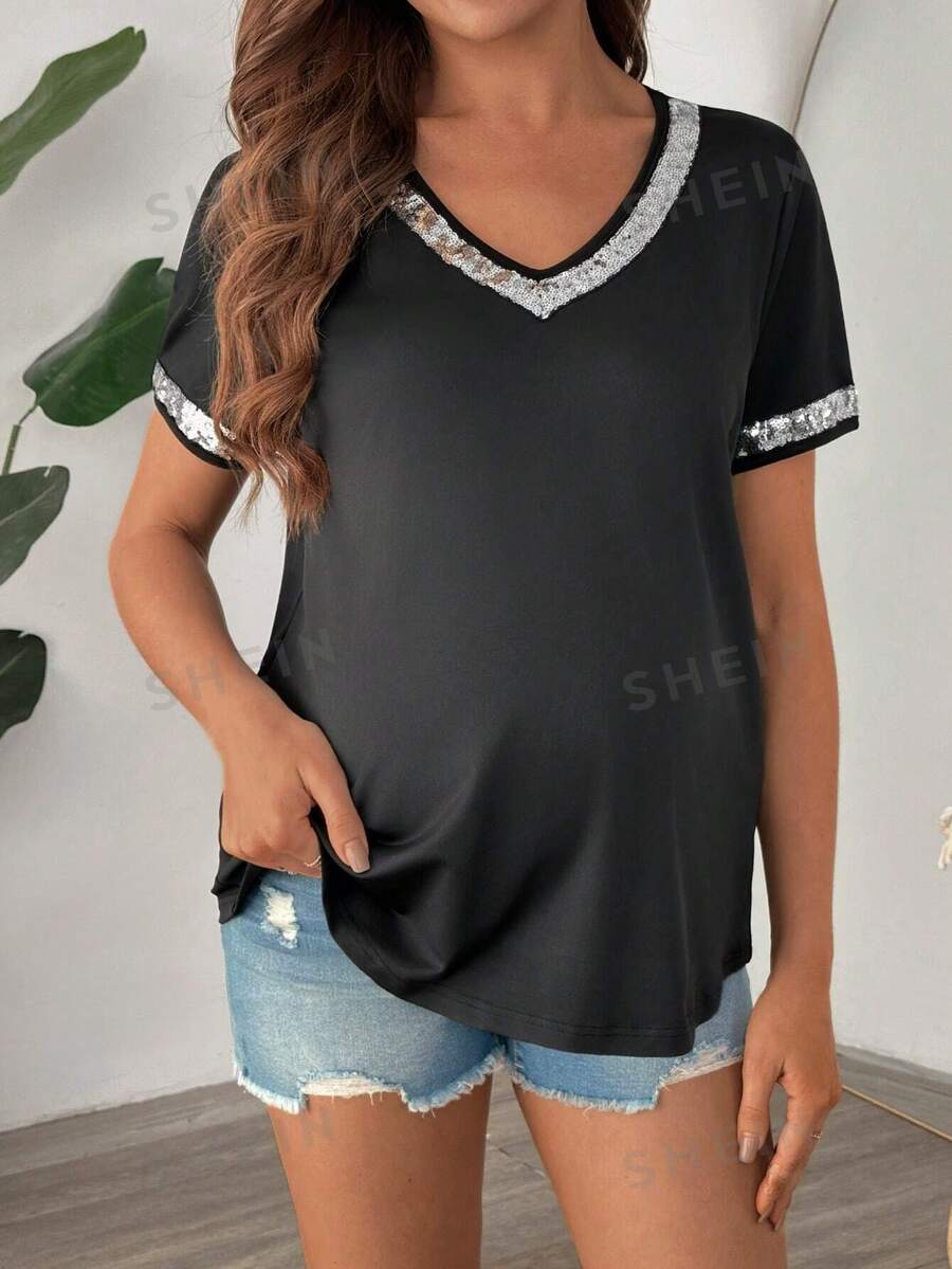 SHEIN Camiseta holgada de manga corta con cuello en V y decoración con lentejuelas para maternidad - Negro - Ver 1