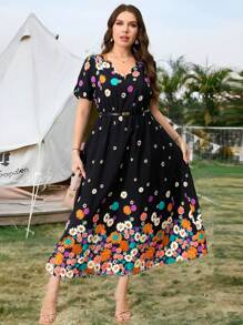 SHEIN Clasi Plus Size Women's Contrast Lace Short Sleeve Graphic Print Holiday Dress, Romantic Dress, Elegant Dress, Women's Spring Clothing, Bohemian Dress