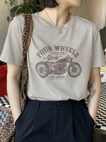 DAZY Camiseta gráfica oversize de verano con motocicleta y eslogan "FOUR WHEELS Move The Body Two Wheels" - Caqui - Ver 8
