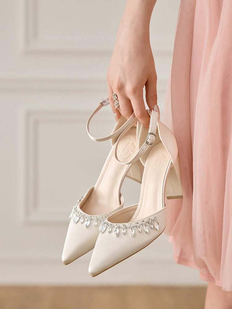 CUCCOO HITCHD Women's V-Cut White Low Vamp Crossed Tie Elegant Pointed Toe Ankle Strap PU Leather Buckle Metal Decor Mirror Soft Comfortable Gemstone Chain Faux Pearl Beaded Sandals, Summer/Summer Prom Heels For Christmas Elegant Shoes Wedding Shoes Summer Shoes Bride Shoes