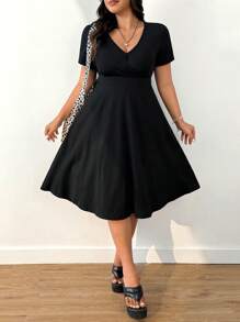 SHEIN EZwear Vestido casual largo con bolsillo y cuello en V para talla grande