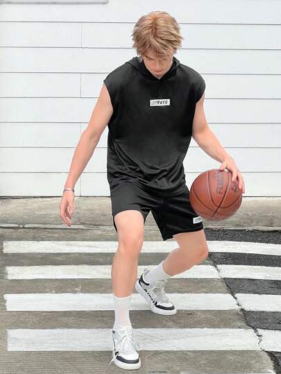 SHEIN 青少年男孩寬鬆運動連帽上衣和短褲套裝，印有字母印花