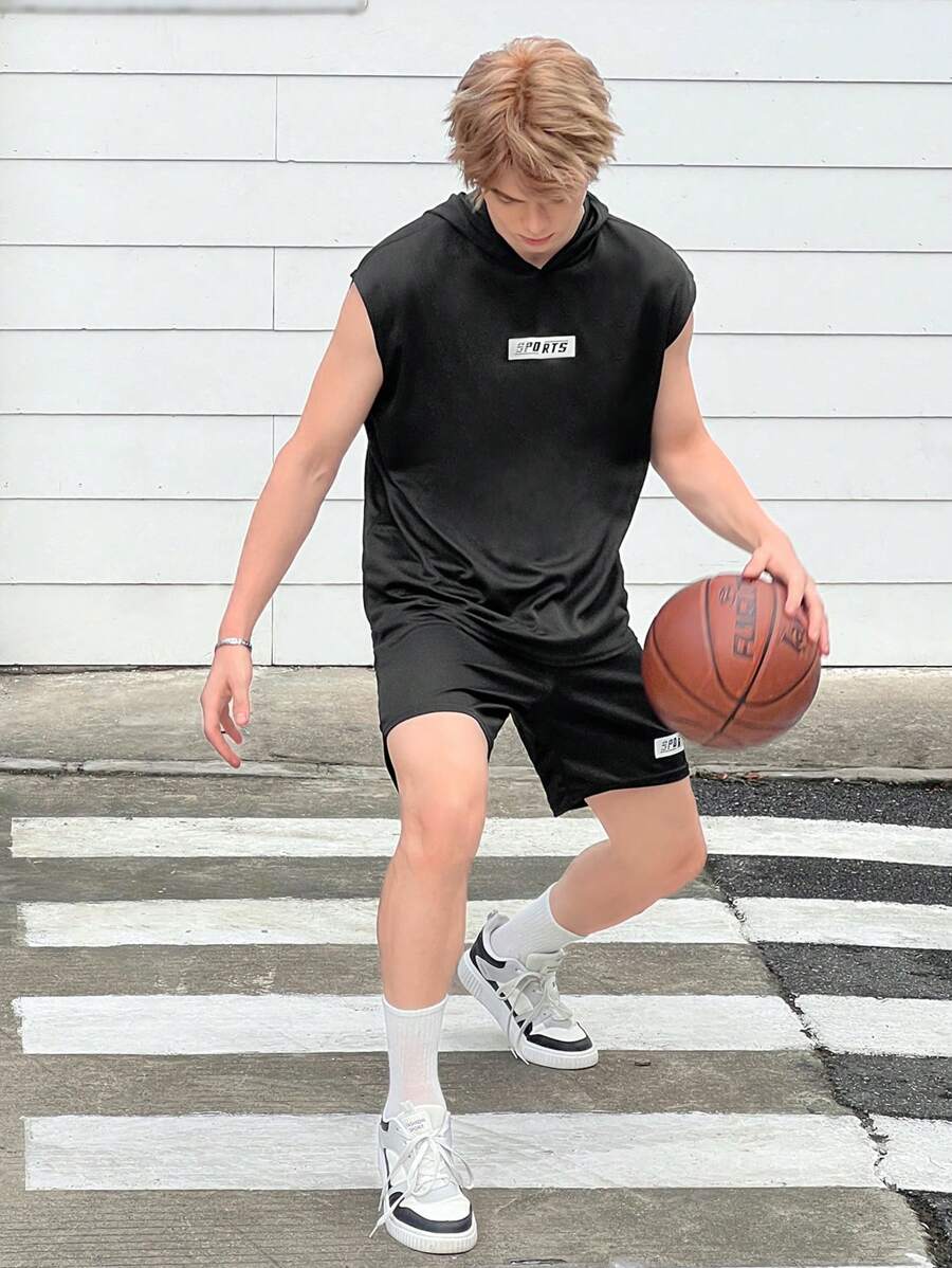 SHEIN 青少年男孩寬鬆運動連帽上衣和短褲套裝，印有字母印花