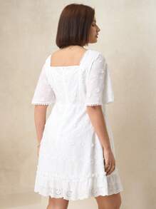 Chikora 大码优雅纯色刺绣方领连衣裙 - 白色 - 查看 2