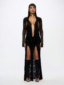 SUMWON WOMEN Top de manga larga con escote en pico de encaje elegante, con collar cruzado, pieza emblemática para fiestas nocturnas y eventos, Colección Otoño-Invierno