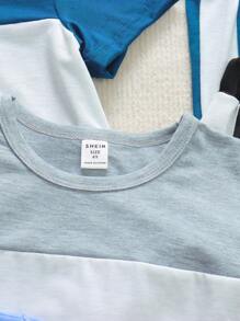 Set de 6 piezas de camiseta de manga corta tricolor y shorts para niños pequeños en estilo casual deportivo y universitario, adecuados para uso diario, escuela, salidas y deportes, de primavera/verano. Brinda múltiples opciones de mezclar y combinar para niños pequeños. El diseño general es sencillo pero elegante, cómodo de usar. Este conjunto hará que los niños pequeños se sientan relajados y luzcan un look casual y con estilo. Será una opción práctica y a la moda en el guardarropa de los niños pequeños.