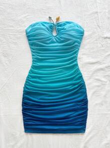 Soleia 全新针织渐变色印花网眼迷你连衣裙，采用金属装饰设计