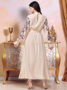 Al Najma 保守风格花卉刺绣女式超长连衣裙 - 杏色 - 查看 7