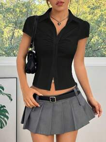 SHEIN EZwear Blouse à manches courtes ajustée avec taille plissée tressée noire et lien devant