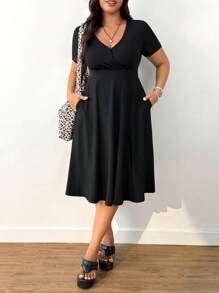 SHEIN EZwear Vestido casual largo con bolsillo y cuello en V para talla grande