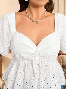 SHEIN LUNE 加大码女式扭纹袖灯笼袖衬衫，收腰荷叶边下摆，女式春季装，女式夏季西部装，女式复古风格，女式早午餐装，女式机场牛仔装，女式夏季毕业装，女式春季装，女式夏季毕业装，复活节女式春季夏季度假装 - 白色 - 查看 1