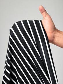 SHEIN CURVE+ 大码女式连体衣，休闲条纹连体衣，夏季女式连衣裙连体裤，短裤女式连体衣 - 黑與白 - 查看 8