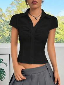 SHEIN EZwear Blouse à manches courtes ajustée avec taille plissée tressée noire et lien devant