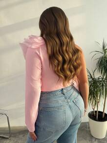 SHEIN Frenchy Blusa versátil talla grande para el trabajo, resort, té de la tarde, cita, concierto, fiesta, con estilo académico retro de moda INS para la playa, cuello de volantes voluminoso, cuello corto ajustado y asimétrico, manga larga, color rosa, adecuada para el Día de San Valentín