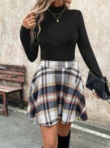 SHEIN LUNE Conjunto de invierno cálido de 2 piezas para mujer: Top de cuello alto de manga larga multicolor informal y elegante, y falda plisada de cintura alta de lana a cuadros retro
