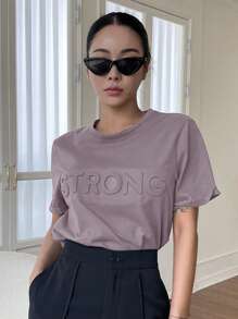 DAZY Áo thun nữ mùa hè cổ tròn tay ngắn dáng rộng thoải mái với họa tiết chữ 3D. - Màu tím - Xem 2