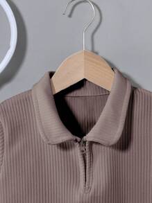 SHEIN 2 件套年轻男孩休闲罗纹半开领衬衫和短裤套装，适合夏季户外场合，简约舒适 - 棕色 - 查看 4