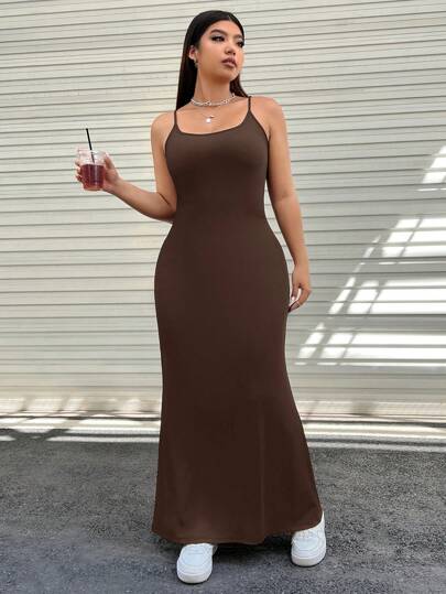 SHEIN EZwear 大码纯色吊带裙，修身简约，时尚