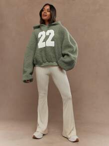 MISSGUIDED 超大号羊羔绒运动衫，带数字 22 印花，运动风格连帽衫，冬季街头服饰，运动休闲，温暖舒适，时尚