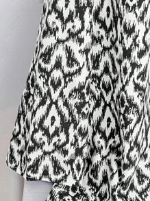 EMERY ROSE Plus Size Casual Vacation Full Print Flare Sleeve Shirt - Black - View 4