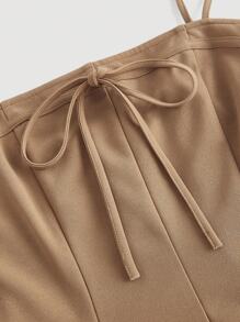 SHEIN MOD 卡其色蝴蝶结领子收腰荷叶边下摆吊带连衣裙 - 卡其色 - 查看 3