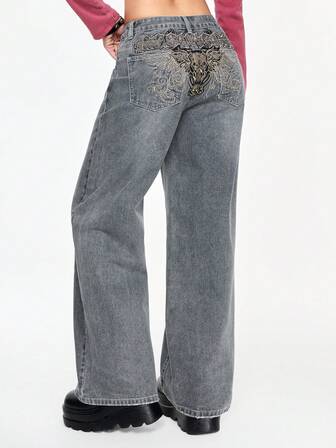 Jeans large et ample pour femmes avec ailes de crâne grunge punk brodés