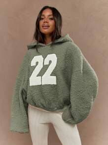 MISSGUIDED 超大号羊羔绒运动衫，带数字 22 印花，运动风格连帽衫，冬季街头服饰，运动休闲，温暖舒适，时尚