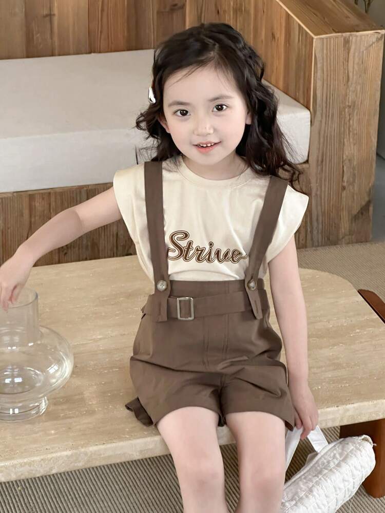 Set de 2 piezas con top de manga murciélago de cuello redondo con estampado de letras y pantalón con peto y shorts para niñas pequeñas, conjunto de ropa de verano para niñas pequeñas