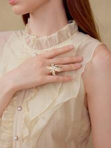 MOTF PREMIUM Anillo abierto con adorno floral de piedras strass - Dorado - Ver 1