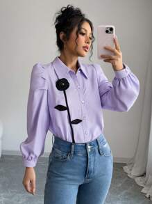 Modelyn Camisa casual de manga larga con botones delanteros y decoración floral 3D para mujeres