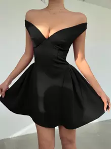 Vestido mini rojo con efecto adelgazante de hombros descubiertos y vuelo, ideal para el Día de San Valentín, Año Nuevo Chino, citas festivas - Negro - Ver 3
