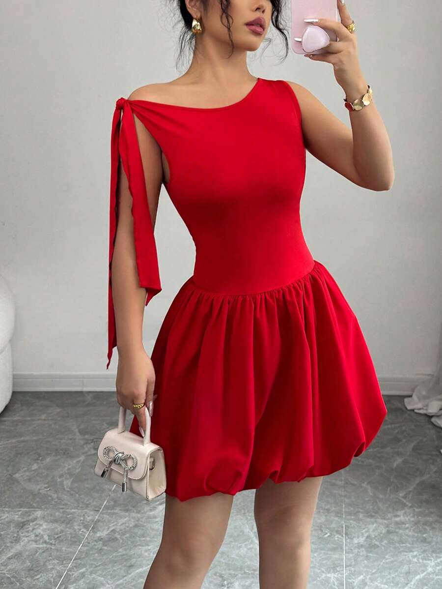 Chiquease 不对称肩部修身上衣和褶皱泡泡袖迷你连衣裙套装，春夏时尚装扮