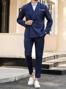 Manfinity Bizformal Conjunto de traje de chaqueta azul marino para hombres, ideal para uso diario en la oficina o eventos formales. La chaqueta presenta diseño de solapa chal y bolsillo asimétrico, con elegantes botones decorativos en el pecho. Este conjunto de dos piezas es un gran regalo para novios u esposos. - Azul Marino - Ver 2