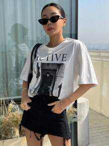 DAZY Áo thun hở vai họa tiết hình và chữ cỡ lớn thời trang Preppy - trắng - Xem 5