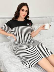 Plus Size Women Heart Striped Print Round Neck Short Sleeve Nightgown - Black - View 5
