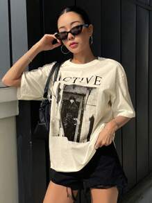 suitable for streetwear, Top oversized cuello redondo daily outings, camping, concerts, hip-hop, rock, and rap events Camiseta oversize con gráfico de letras y hombros caídos - Albaricoque - Ver 3