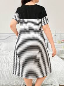 Plus Size Women Heart Striped Print Round Neck Short Sleeve Nightgown - Black - View 2
